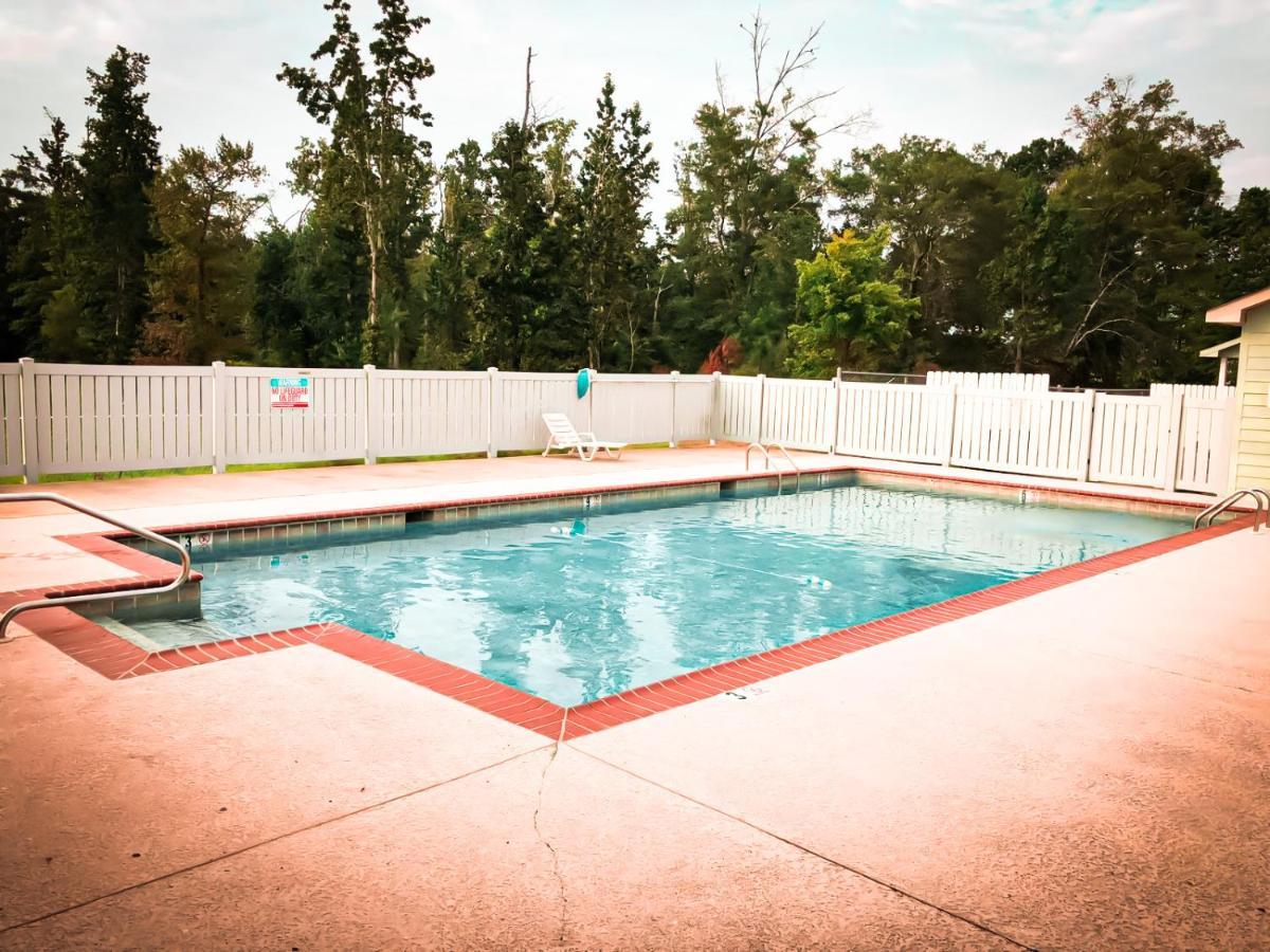 Weiss Lake Lodge Centre Bagian luar foto