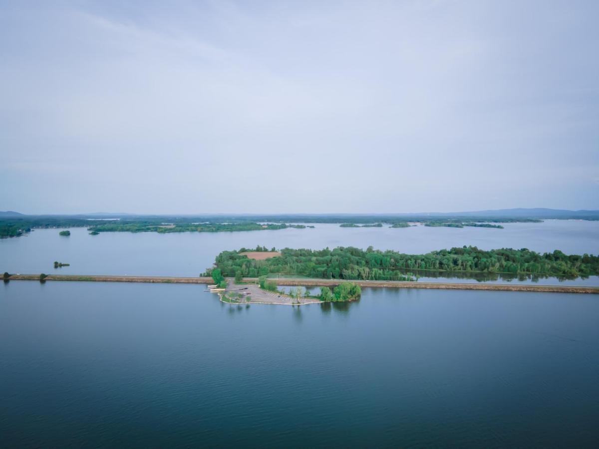 Weiss Lake Lodge Centre Bagian luar foto
