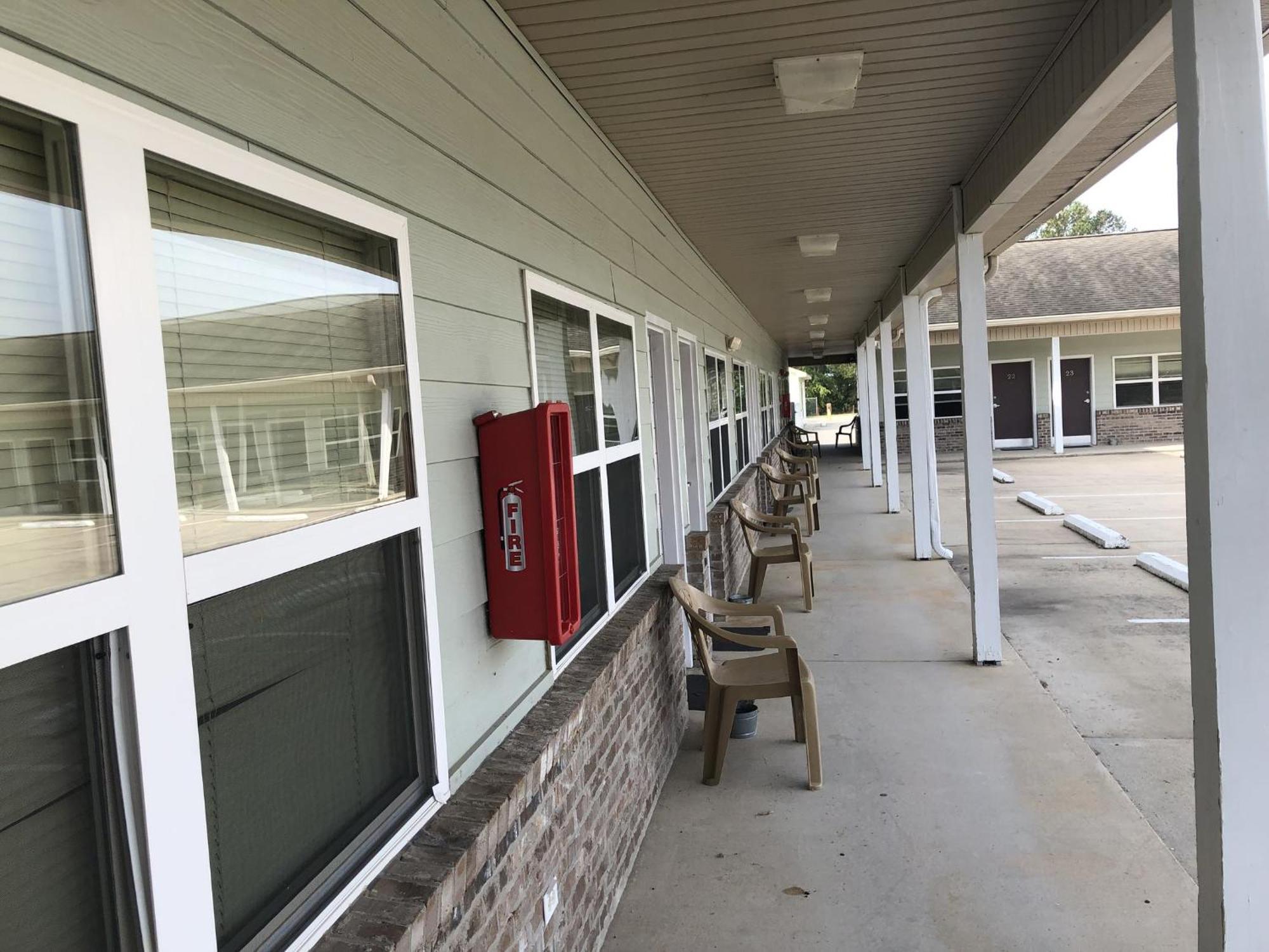Weiss Lake Lodge Centre Bagian luar foto