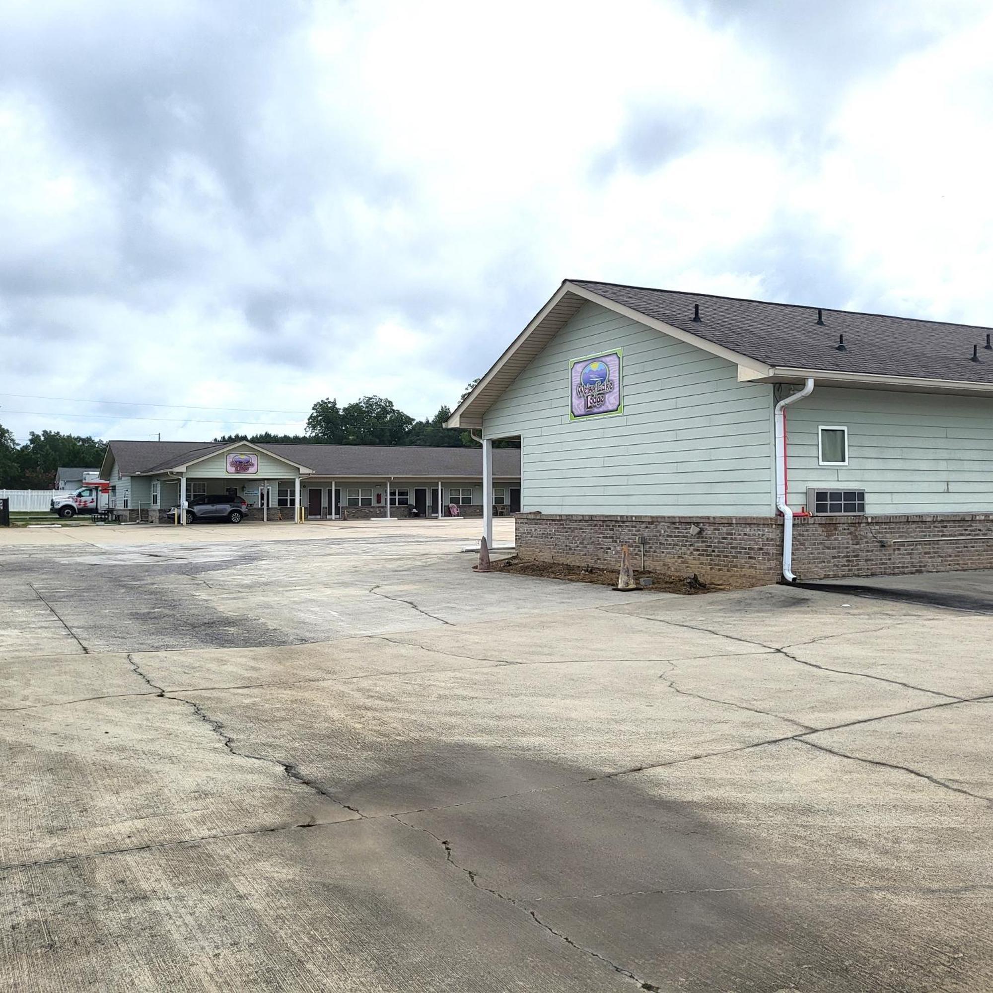 Weiss Lake Lodge Centre Bagian luar foto